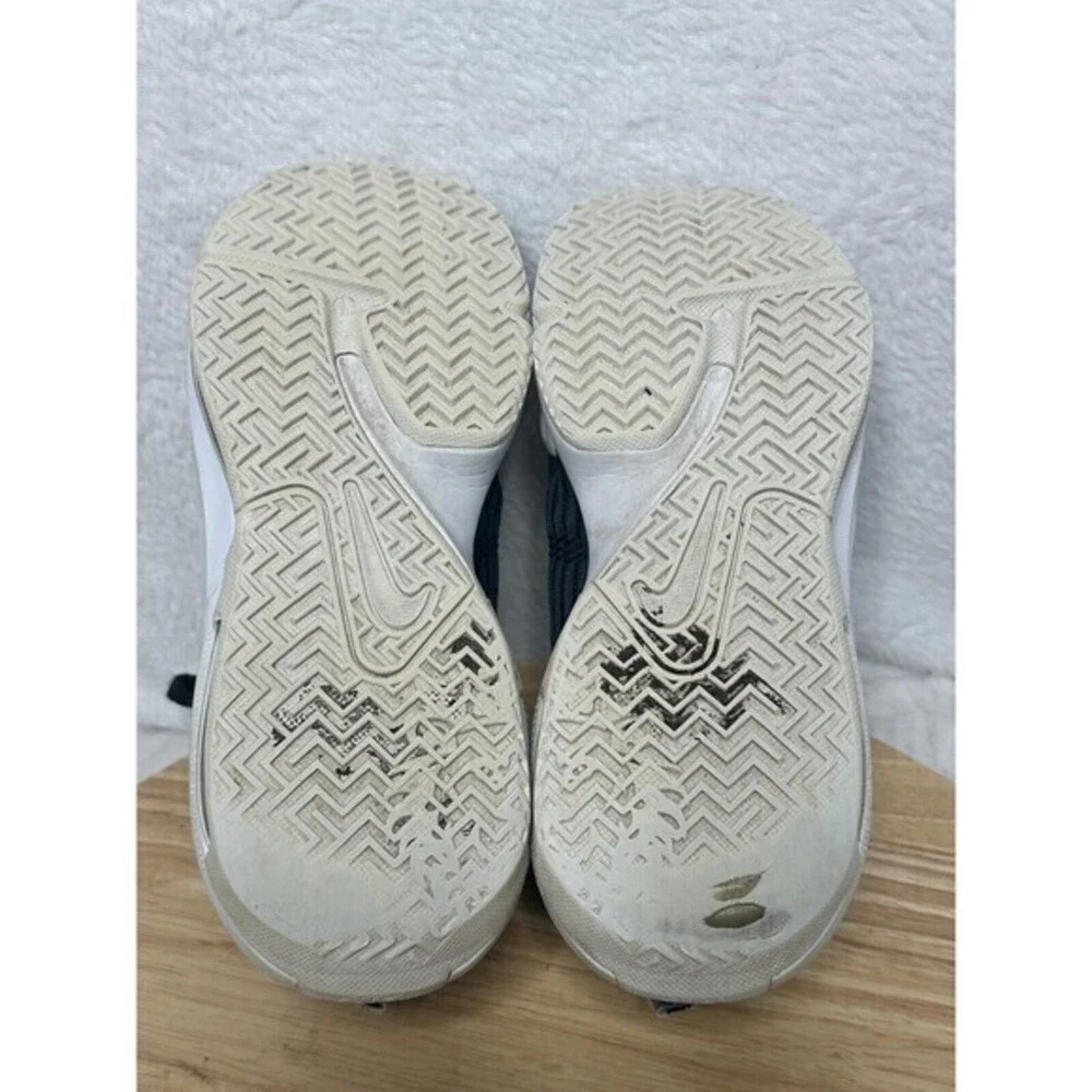 Nike Kids' Grade School LeBron Witness‎ 6 Basketball Shoes Size 4 Youth